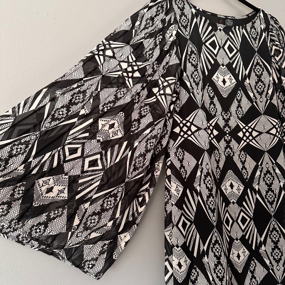 Fire Los Angeles Aztec Print Wide Pleat Sleeve Dress‎ | Black + White - Picture 6 of 7